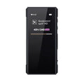 Amplificator portabil de căști și DAC FiiO BTR7 THX de culoare neagră, cu ecranul pornit, pe fundal alb