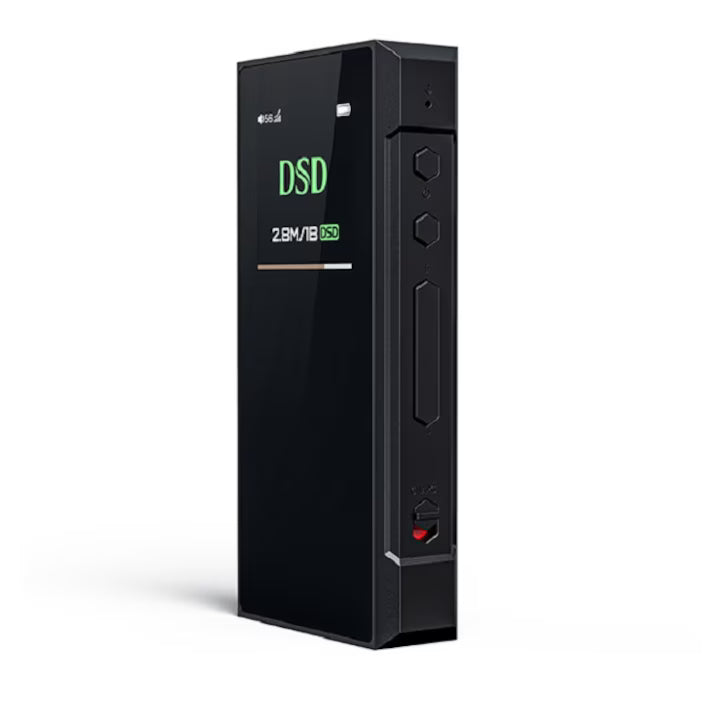 Vedere laterală a DAC-ului portabil FiiO BTR7 THX, evidențiind butoanele de control și ecranul cu funcția DSD